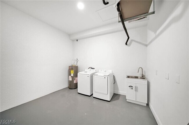 Building Photo - 4768 Nelson Dr