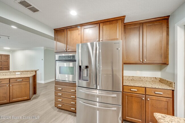Building Photo - 645 Caiman St