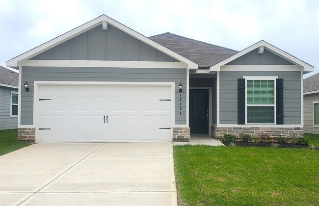 Primary Photo - 15450 Maple Ter Dr