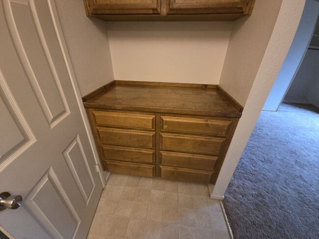 Building Photo - Cozy, Quiet Condo