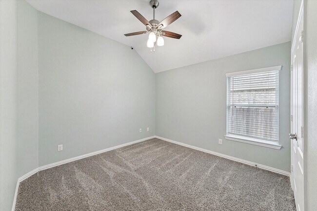 Building Photo - 142 Dina Ln