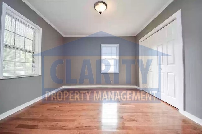 Building Photo - Super cute and cozy 2 bedroom home!