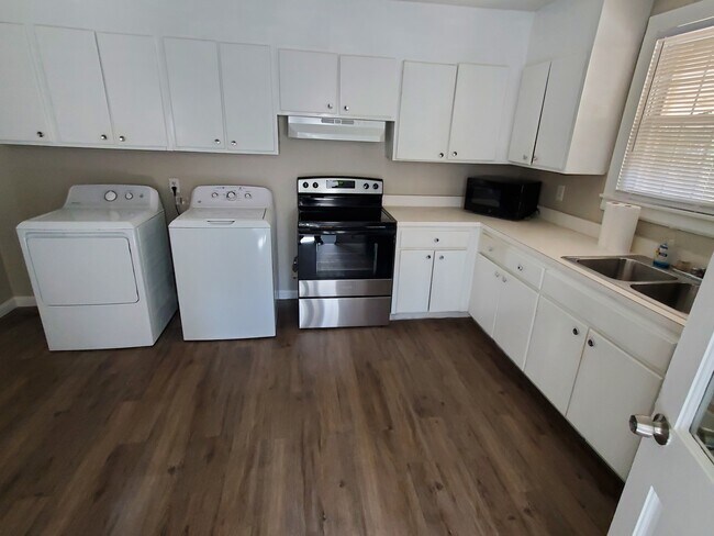 Building Photo - 1713 Darwin Rd SE