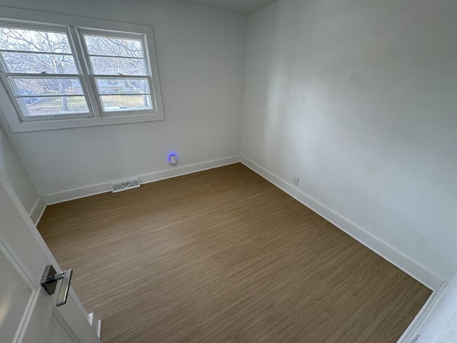 Building Photo - 1014 S Rosalie Ave