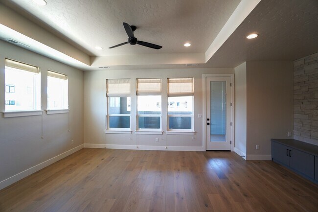 Building Photo - 3045 S Honeycomb Way