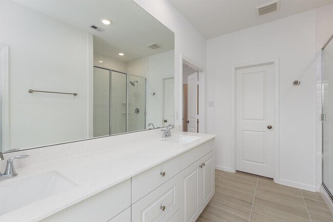 Building Photo - 28809 Mount Bonnell Dr