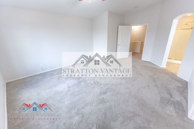 Building Photo - 2805 S Abbey Cir