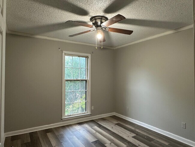 Building Photo - 8588 Kettering Dr