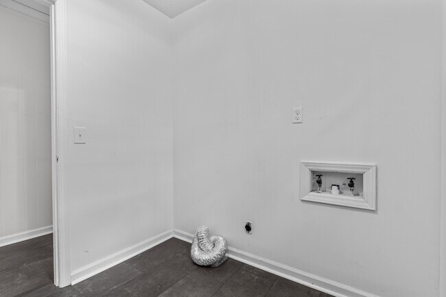 Building Photo - 4003 Rockbridge Rd