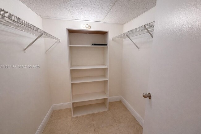 Building Photo - 5332 NE 6th Ave