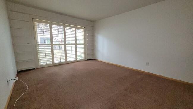 Building Photo - Friars Village - close to USD and Fashion Valley