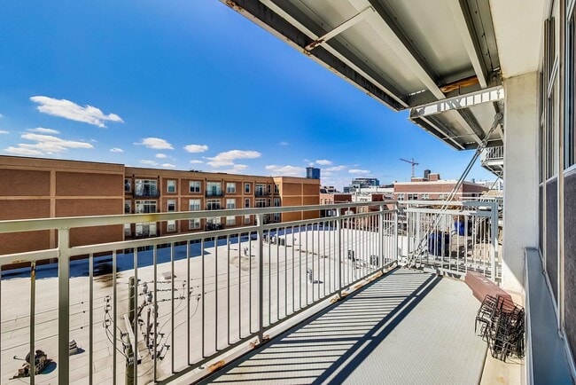 Building Photo - 1200 W Monroe St