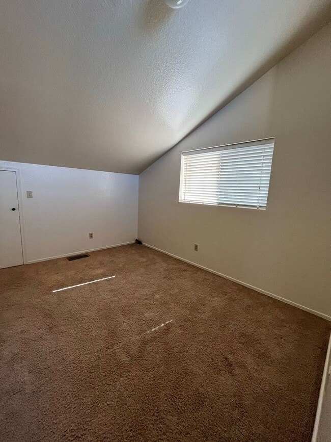 Building Photo - 3 bedroom home in wine country
