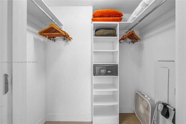 Building Photo - 4010 S Ocean Dr