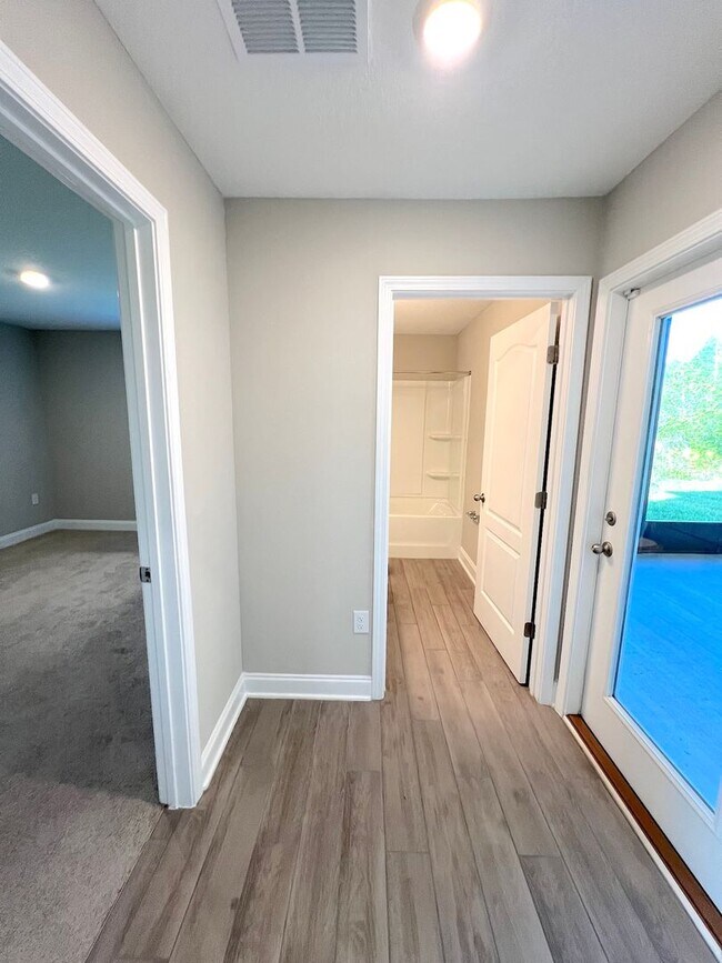 Building Photo - GORGEOUS 5 Bed 4 Bath 3 Car Garage HOME w COMMUNITY POOL for RENT!