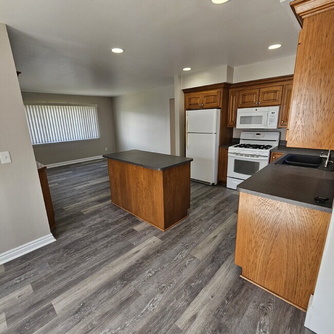 Building Photo - Updated 2 Bedroom Ranch with Open Living Room that Flows Through Kitchen, Dining Area to Great Ro...