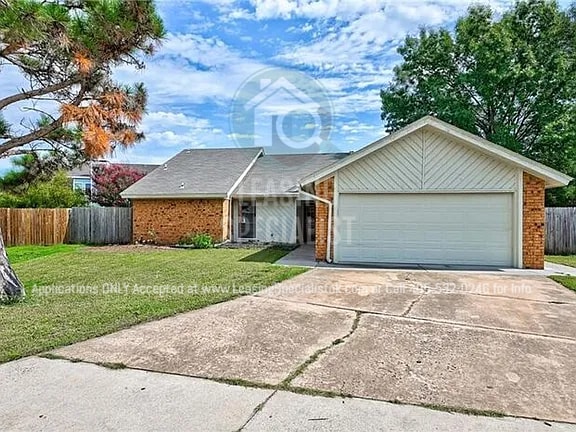 Building Photo - West Norman 3 Bed 2 Bath Home!