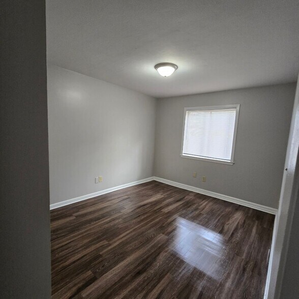 Building Photo - 1555 Staunton Dr