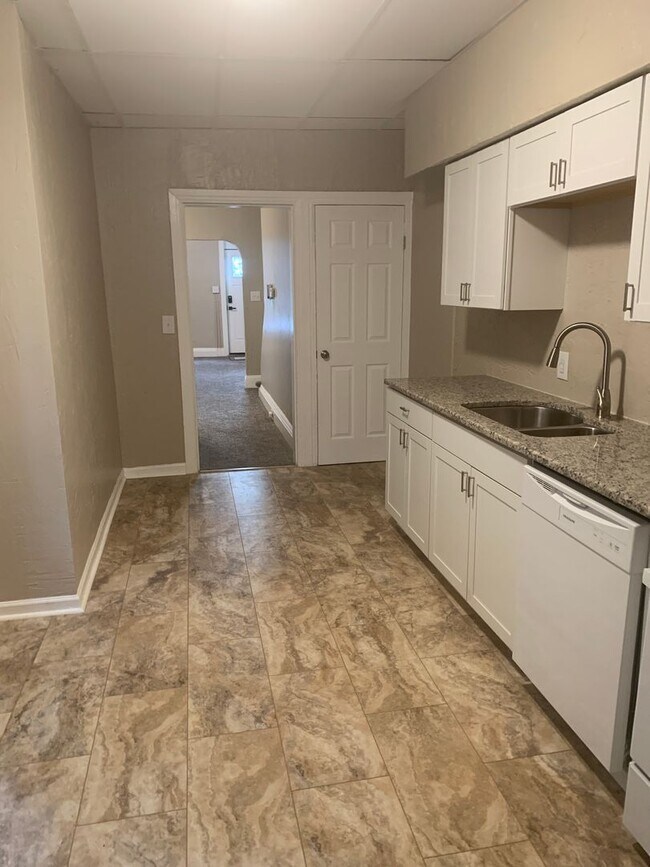 Building Photo - Coming Soon! Spacious Renovated 5 Bed 1.5 Bath House- York City SD