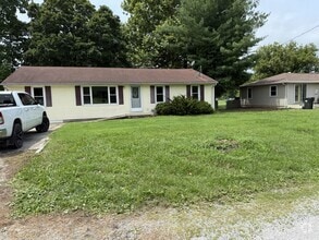 Building Photo - 403 Rose Ln
