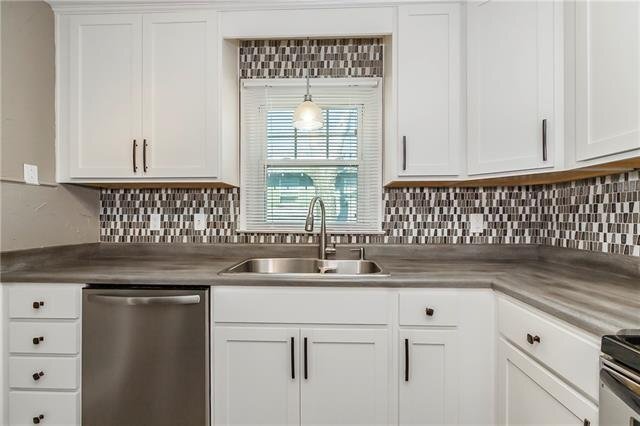 Building Photo - 1432 W 48th St