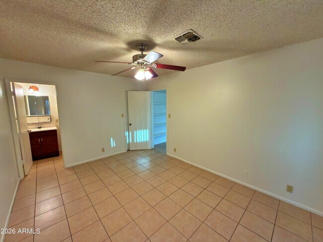 Building Photo - 9033 W Elm St