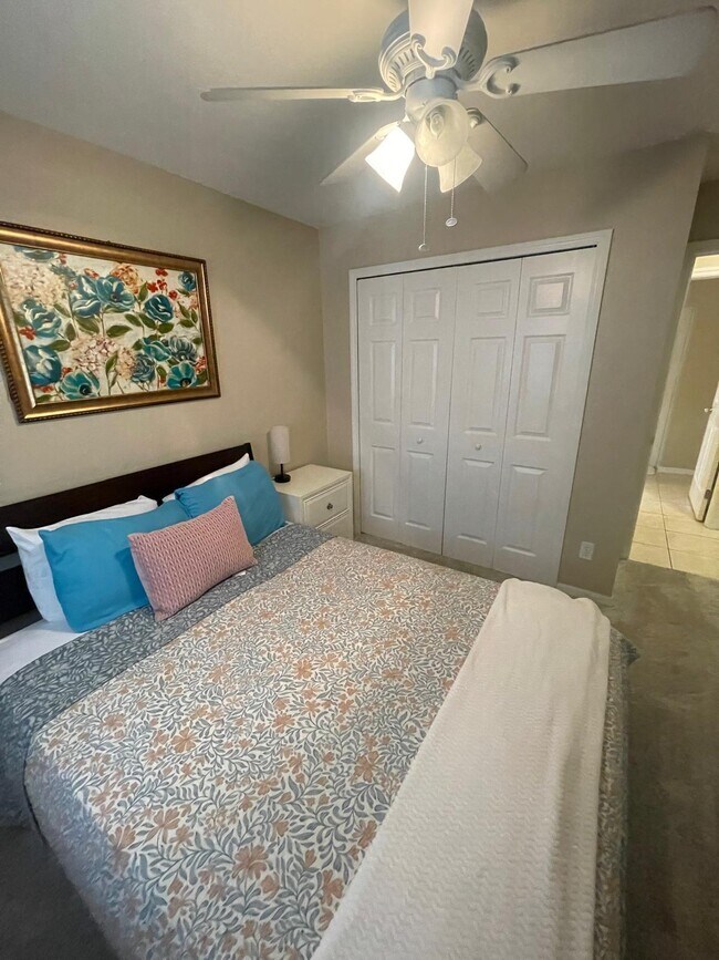 Building Photo - 2043 NW 6th Terrace