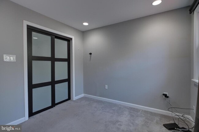 Building Photo - 16 N Bradford St