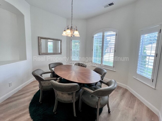 Building Photo - 1030 E Royal Dornoch Ave