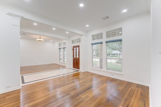 Building Photo - 7906 Del Monte Dr