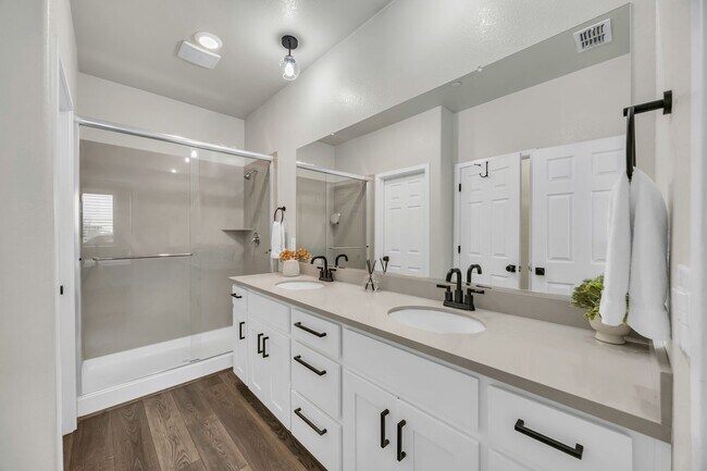 Building Photo - Newer Home on Large Corner Lot with Lots of Natural Light!