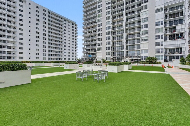 Building Photo - 4280 Galt Ocean Dr