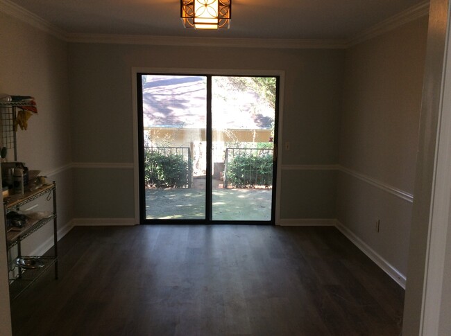 Building Photo - Updated Townhouse in Roswell/Alpharetta area
