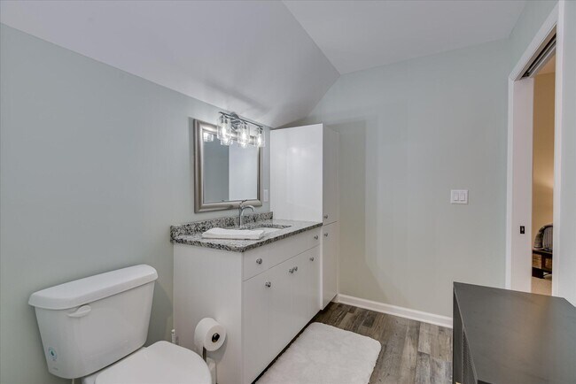 Building Photo - 651 Oak Meadow Ln