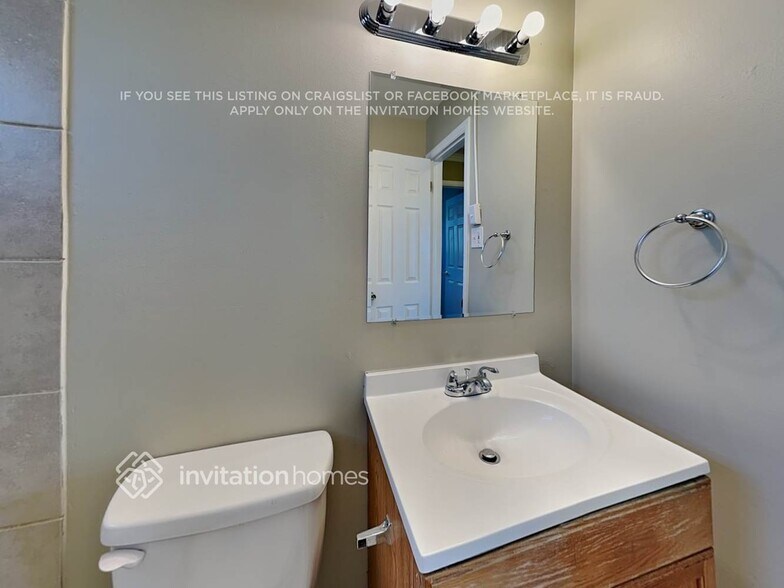 Building Photo - 1909 E 116th Ave