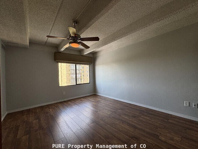 Building Photo - Beautiful 2 bedroom 2 bath condo!  Updated!
