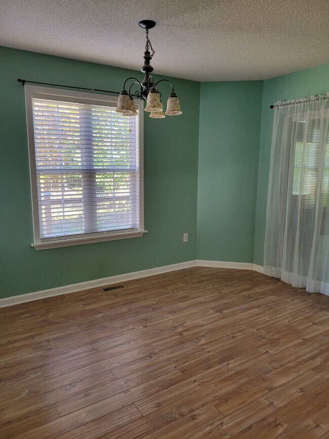 Building Photo - 71 Crest Cir