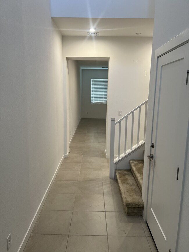 Building Photo - A Fabulous 2 Bedroom, 2 Bathroom townhome ...