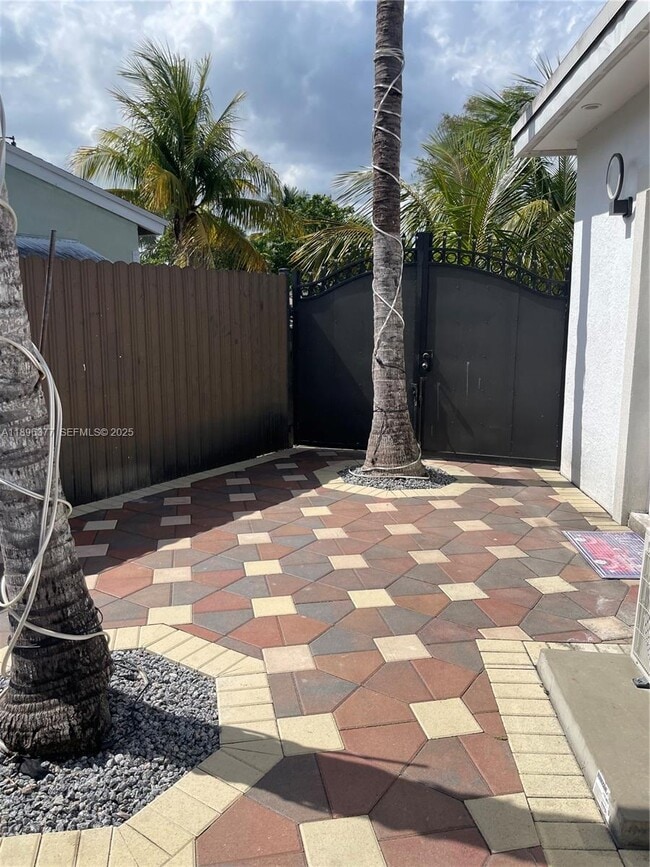 Building Photo - 240 NE 27th St