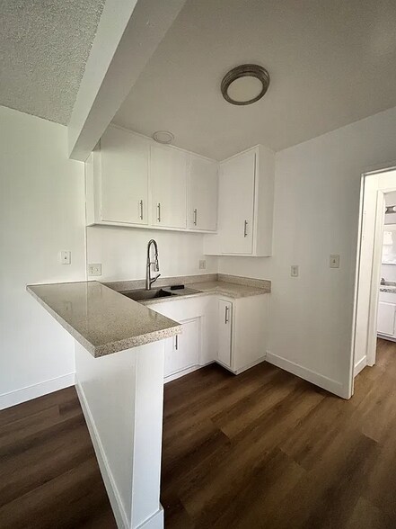 Building Photo - 9361 Cellini Ave