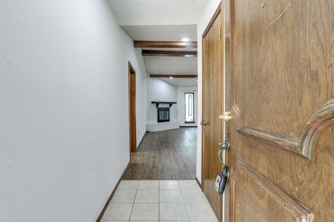 Building Photo - WALK JUST 2 BLOCKS TO EDMOND MEMORIAL – AV...