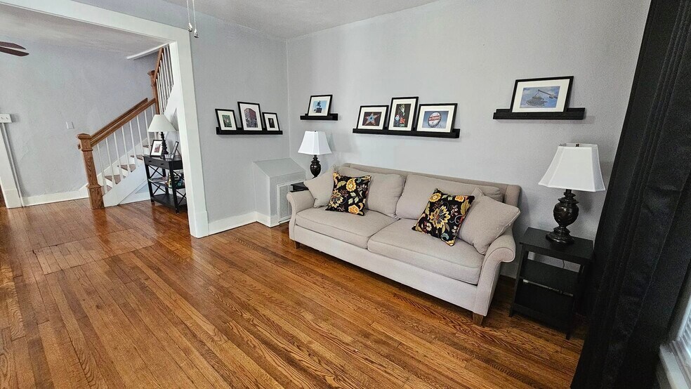 Primary Photo - 215 18th St SE