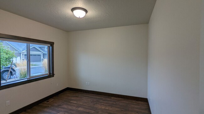 Building Photo - Garden Grove Rancher
