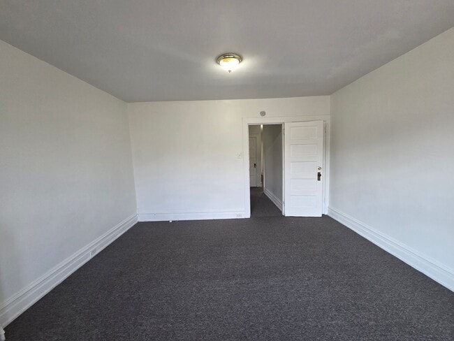Building Photo - move in ready 3 bedroom 1 bath