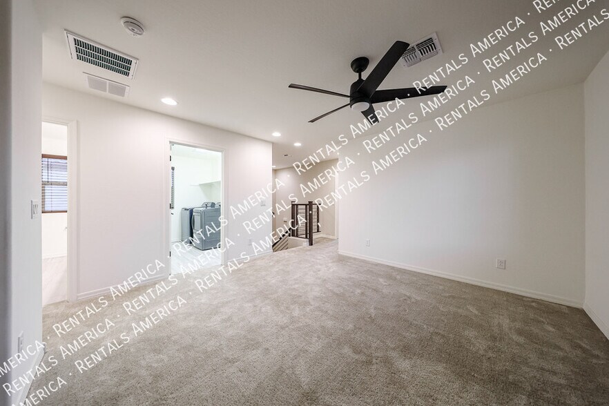 Building Photo - 4215 S 58th Ln