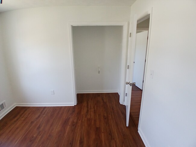 Building Photo - 1518 Biffle Rd
