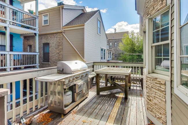 Building Photo - 1532 N Greenview Ave