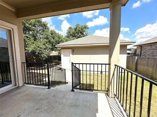 Building Photo - 2724 Stone Branch Dr