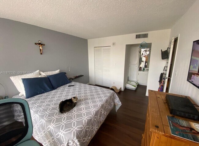 Building Photo - 16909 N Bay Rd