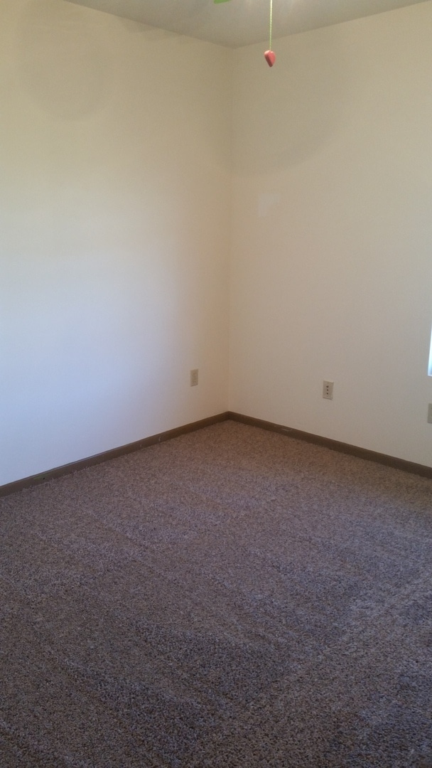 Building Photo - Great 3 Bedroom House Near Lake Shawnee